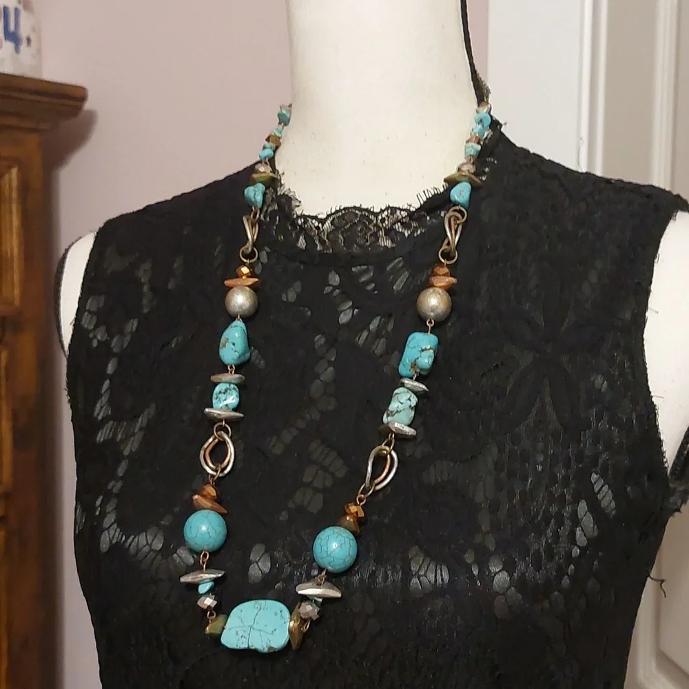 Laura Ashley Tustic Boho Southwestern Dyed Howlite Turquoise Bead Necklace - Picture 3 of 6